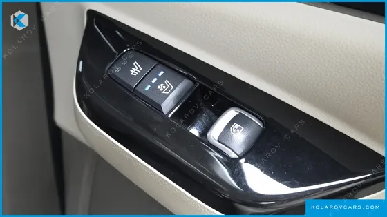 KIA CARNIVAL GASOLINE 9-SEATER SIGNATURE