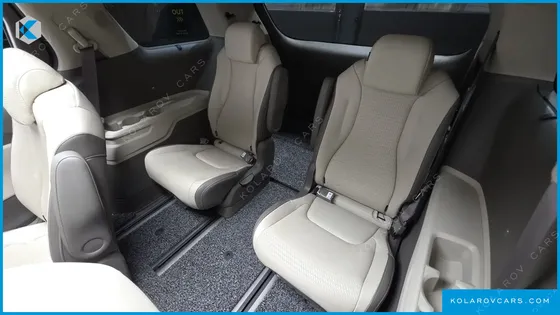KIA CARNIVAL GASOLINE 9-SEATER SIGNATURE