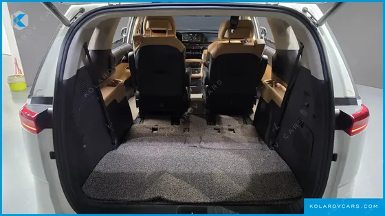 KIA CARNIVAL DIESEL 7-SEATER SIGNATURE