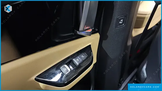 KIA CARNIVAL GASOLINE 9-SEATER NOBLESSE
