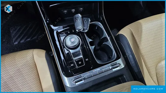 KIA CARNIVAL DIESEL 7-SEATER OUTDOOR