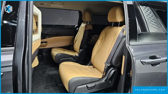 KIA CARNIVAL DIESEL 7-SEATER OUTDOOR
