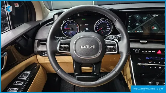 KIA CARNIVAL DIESEL 7-SEATER OUTDOOR