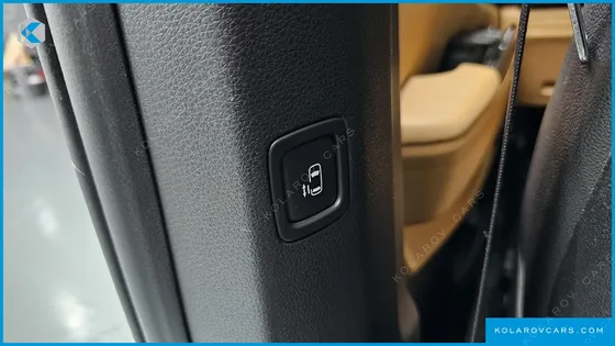 KIA CARNIVAL DIESEL 7-SEATER OUTDOOR