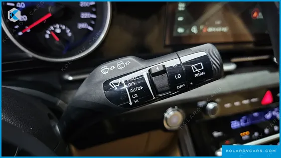 KIA CARNIVAL DIESEL 7-SEATER OUTDOOR