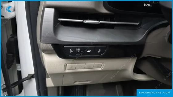 KIA CARNIVAL DIESEL 9-SEATER SIGNATURE
