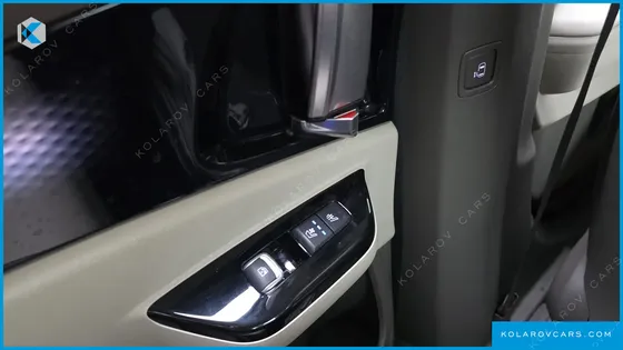 KIA CARNIVAL DIESEL 9-SEATER SIGNATURE