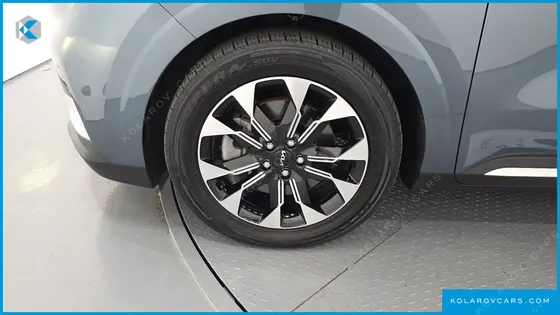 KIA CARNIVAL DIESEL 7-SEATER SIGNATURE