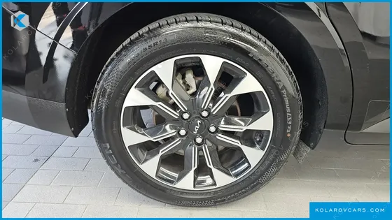 KIA CARNIVAL GASOLINE 9-SEATER NOBLESSE