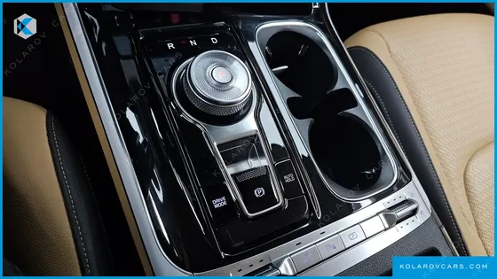 KIA CARNIVAL GASOLINE 9-SEATER NOBLESSE