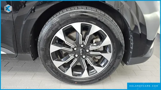 KIA CARNIVAL GASOLINE 9-SEATER NOBLESSE