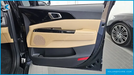 KIA CARNIVAL GASOLINE 9-SEATER NOBLESSE