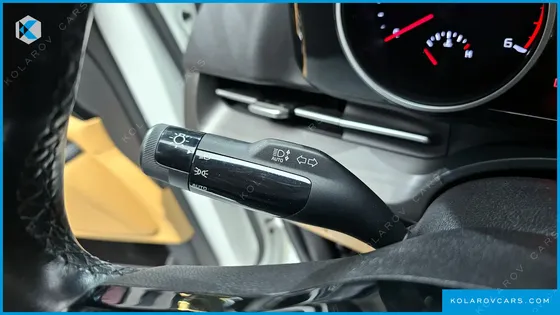 KIA CARNIVAL DIESEL 9-SEATER PRESTIGE