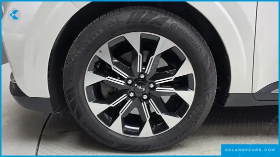 KIA CARNIVAL DIESEL 9-SEATER SIGNATURE