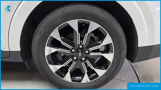 KIA CARNIVAL DIESEL 9-SEATER SIGNATURE