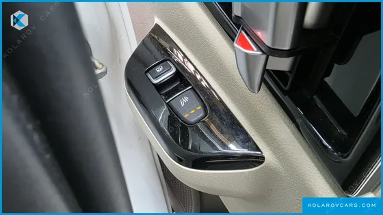 KIA CARNIVAL DIESEL 9-SEATER SIGNATURE