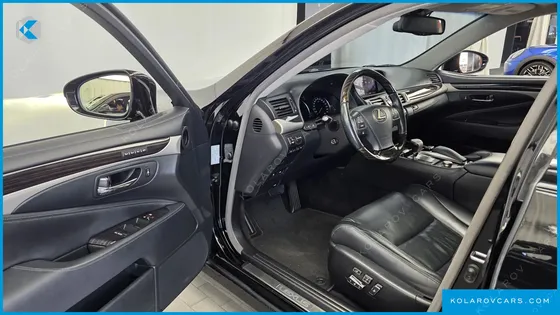 LEXUS LS 5-SEATS OTTOMAN