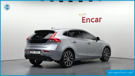 VOLVO V40 D4