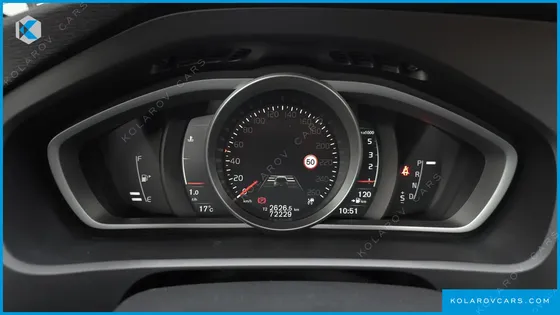 VOLVO V40 D4