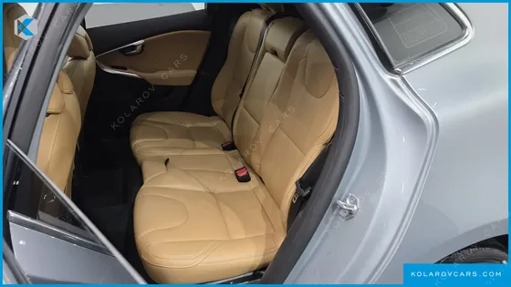 VOLVO V40 D4