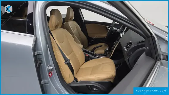 VOLVO V40 D4