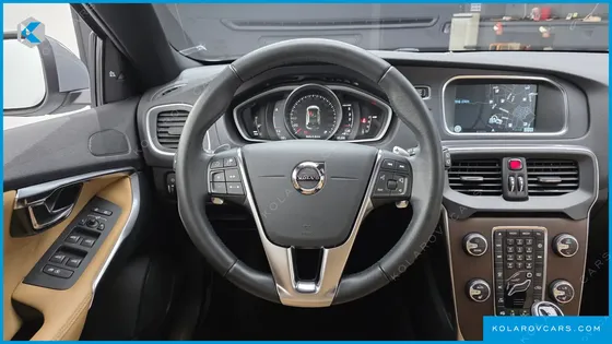 VOLVO V40 D4