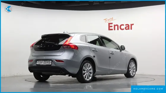 VOLVO V40 D3
