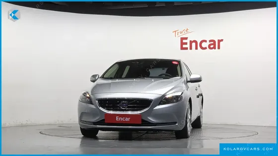 VOLVO V40 D3