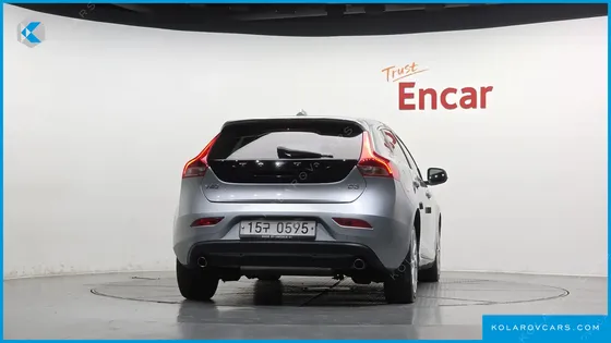 VOLVO V40 D3