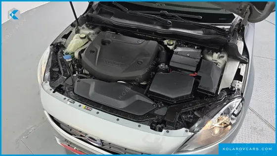 VOLVO V40 D3