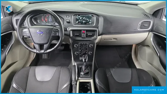 VOLVO V40 D3