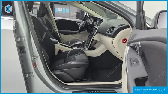 VOLVO V40 D3