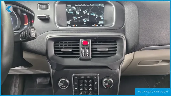 VOLVO V40 D3