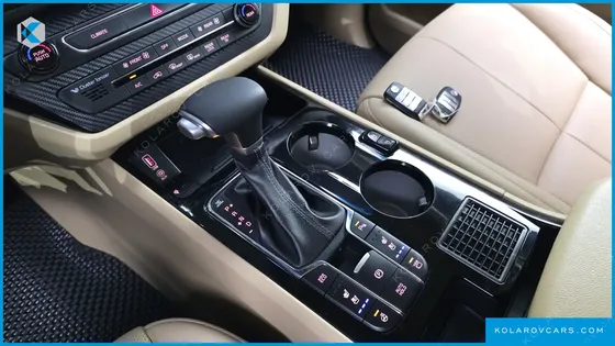 KIA CARNIVAL GASOLINE 9-SEATER HI-LIMOUSINE
