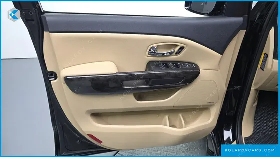 KIA CARNIVAL GASOLINE 9-SEATER HI-LIMOUSINE