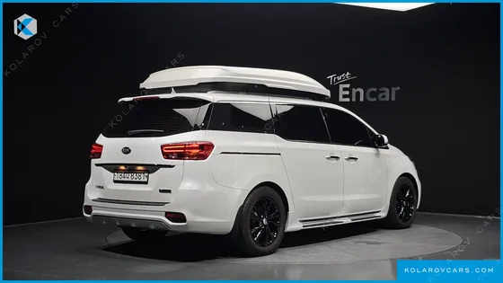 KIA CARNIVAL 9-SEATER OUTDOOR