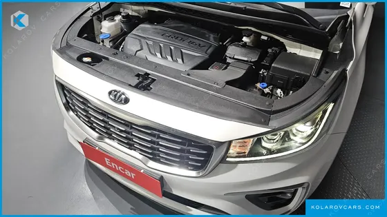 KIA CARNIVAL 9-SEATER OUTDOOR