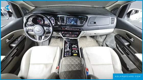KIA CARNIVAL 9-SEATER OUTDOOR