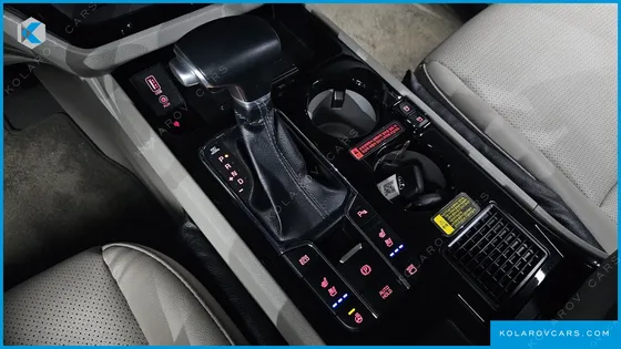KIA CARNIVAL 9-SEATER OUTDOOR