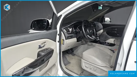 KIA CARNIVAL 9-SEATER OUTDOOR