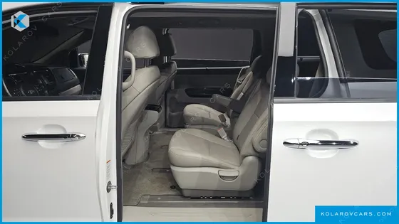 KIA CARNIVAL 9-SEATER OUTDOOR