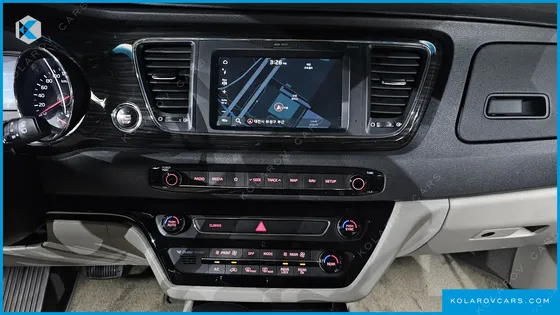KIA CARNIVAL 9-SEATER OUTDOOR
