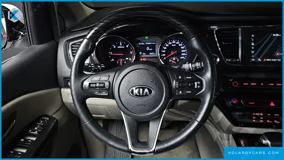 KIA CARNIVAL 9-SEATER OUTDOOR