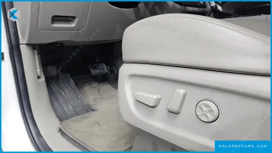 KIA CARNIVAL 9-SEATER OUTDOOR