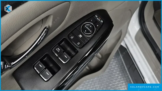 KIA CARNIVAL 9-SEATER OUTDOOR