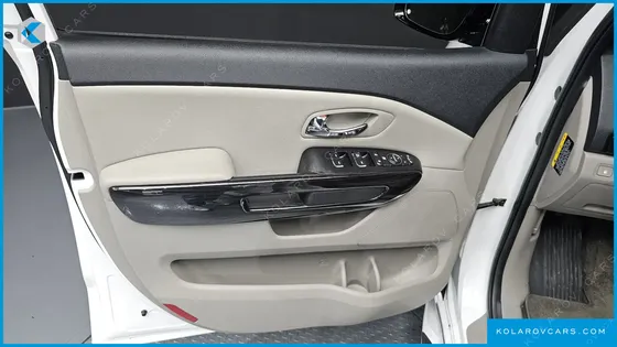 KIA CARNIVAL 9-SEATER OUTDOOR