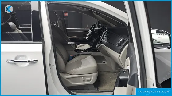 KIA CARNIVAL 9-SEATER OUTDOOR