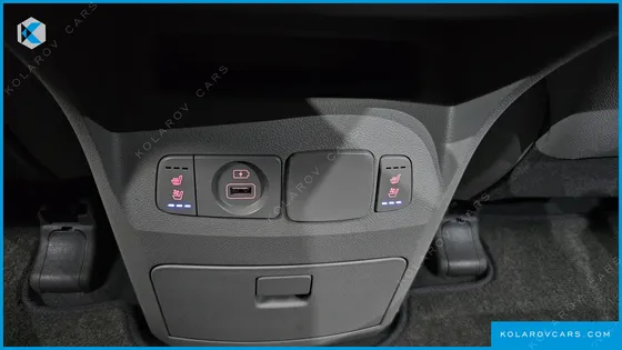 KIA CARNIVAL 9-SEATER OUTDOOR