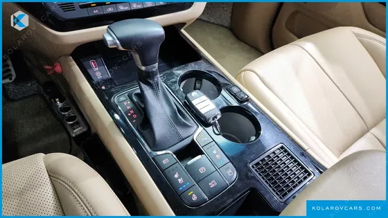 KIA CARNIVAL GASOLINE 9-SEATER HI-LIMOUSINE