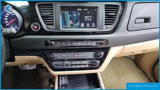 KIA CARNIVAL GASOLINE 9-SEATER HI-LIMOUSINE